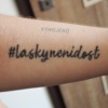 Vyhojeny_napis_na_ruce
